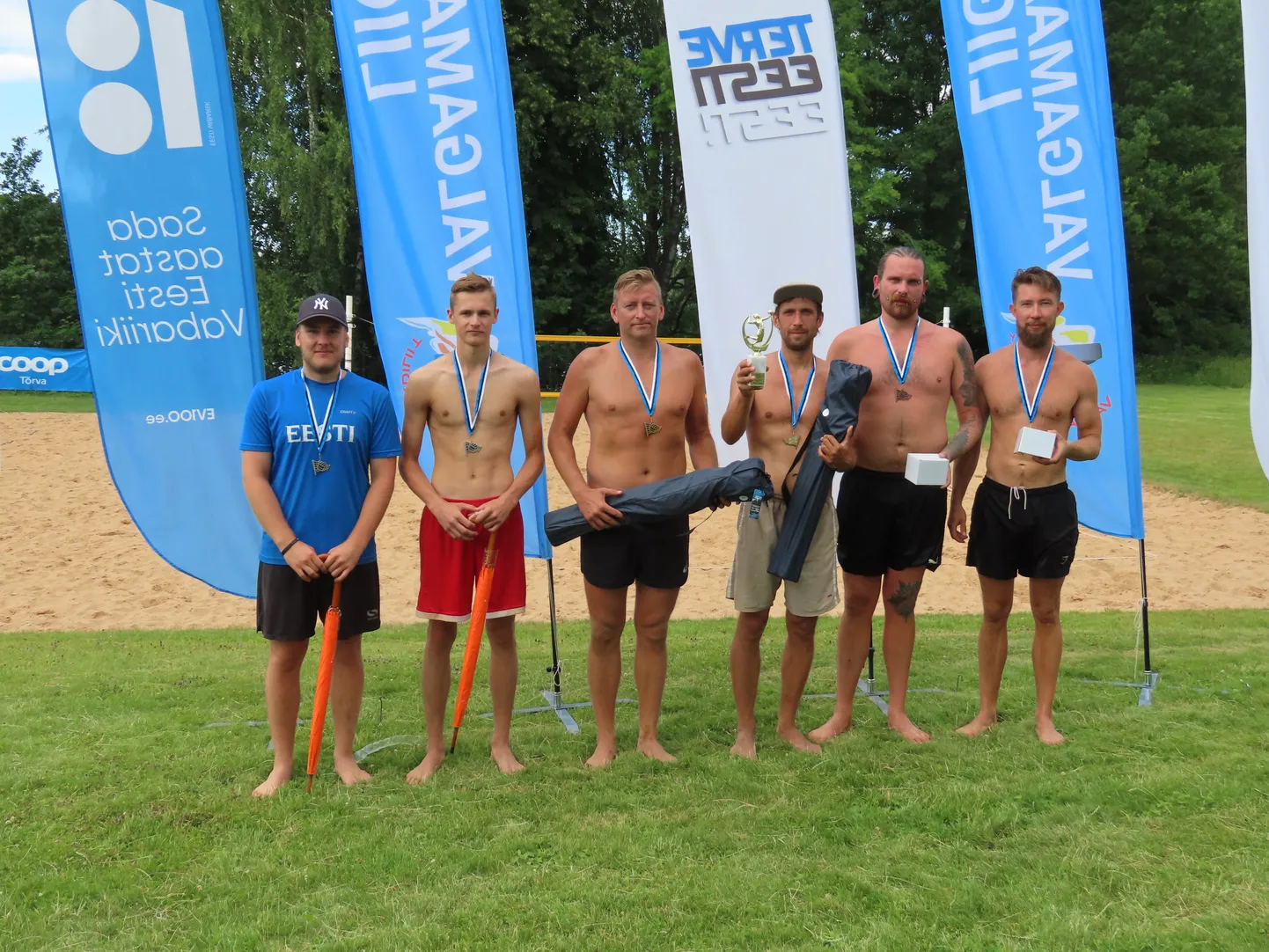 Edukaimad mehed. Vasakult Raigo Mõts ja Kurmo Külm (II koht), Janek Pisartšik ja Egon Ilisson (esikoht) ning Valmar Vahtra ja Kristjan Mikk (III koht).