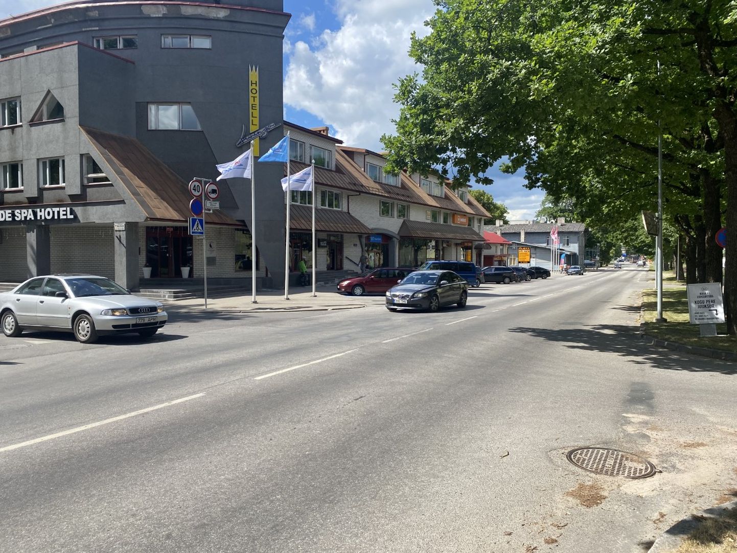 Pärnu ja Suur-Aia tänava ristmik on Paide üks tihedaima liiklusega ristmikke.