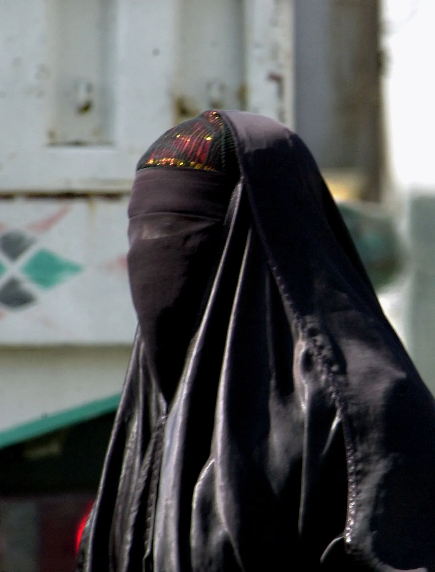 Islamimaade naised peavad ennast kinni katma ja ei tohi avalikus kohas liikuda ilma meesoost sugulaseta