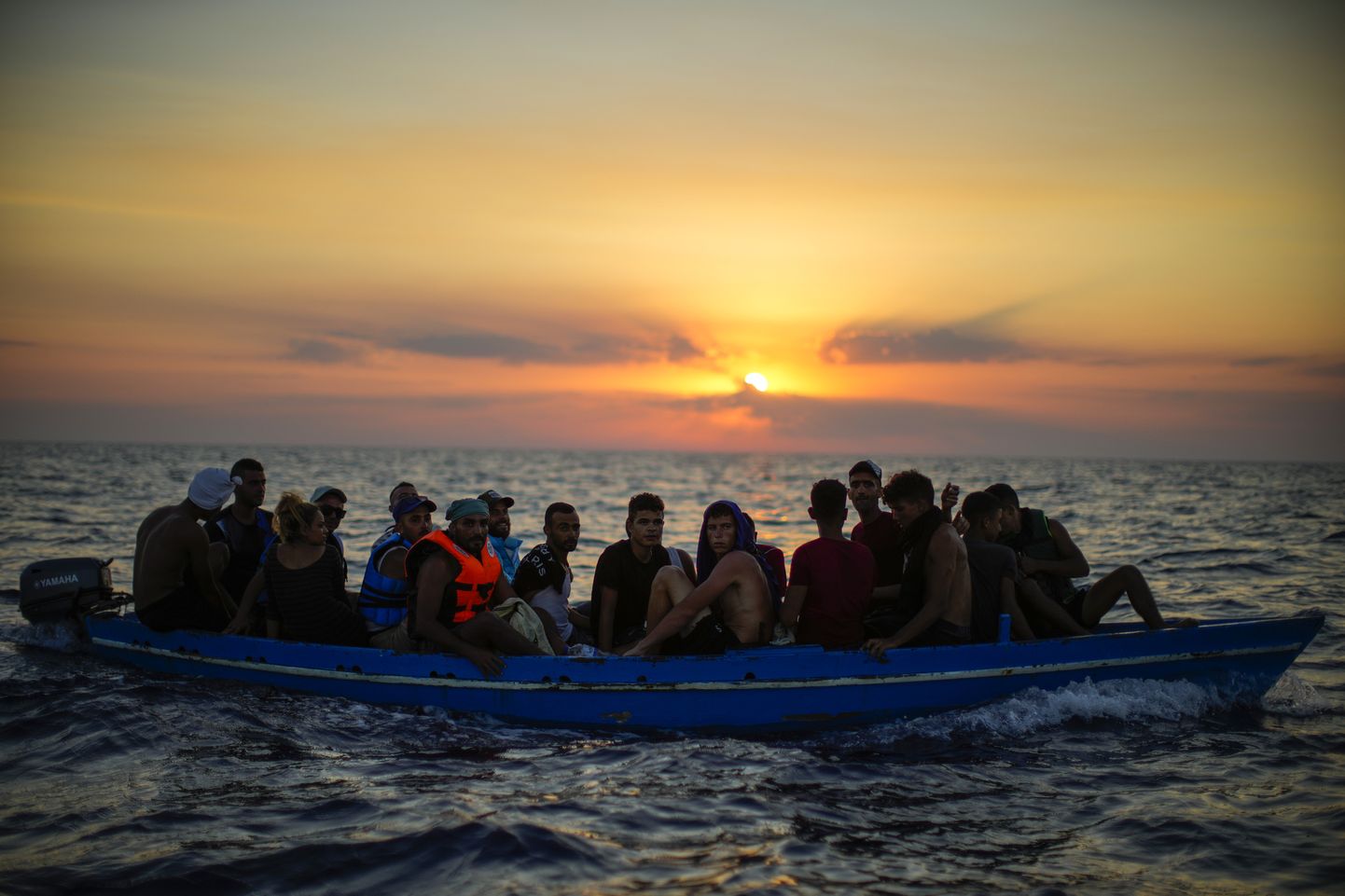 Tuneesiast pärit sisserändajad puupaadis Itaalia Pantelleria saare läheduses.