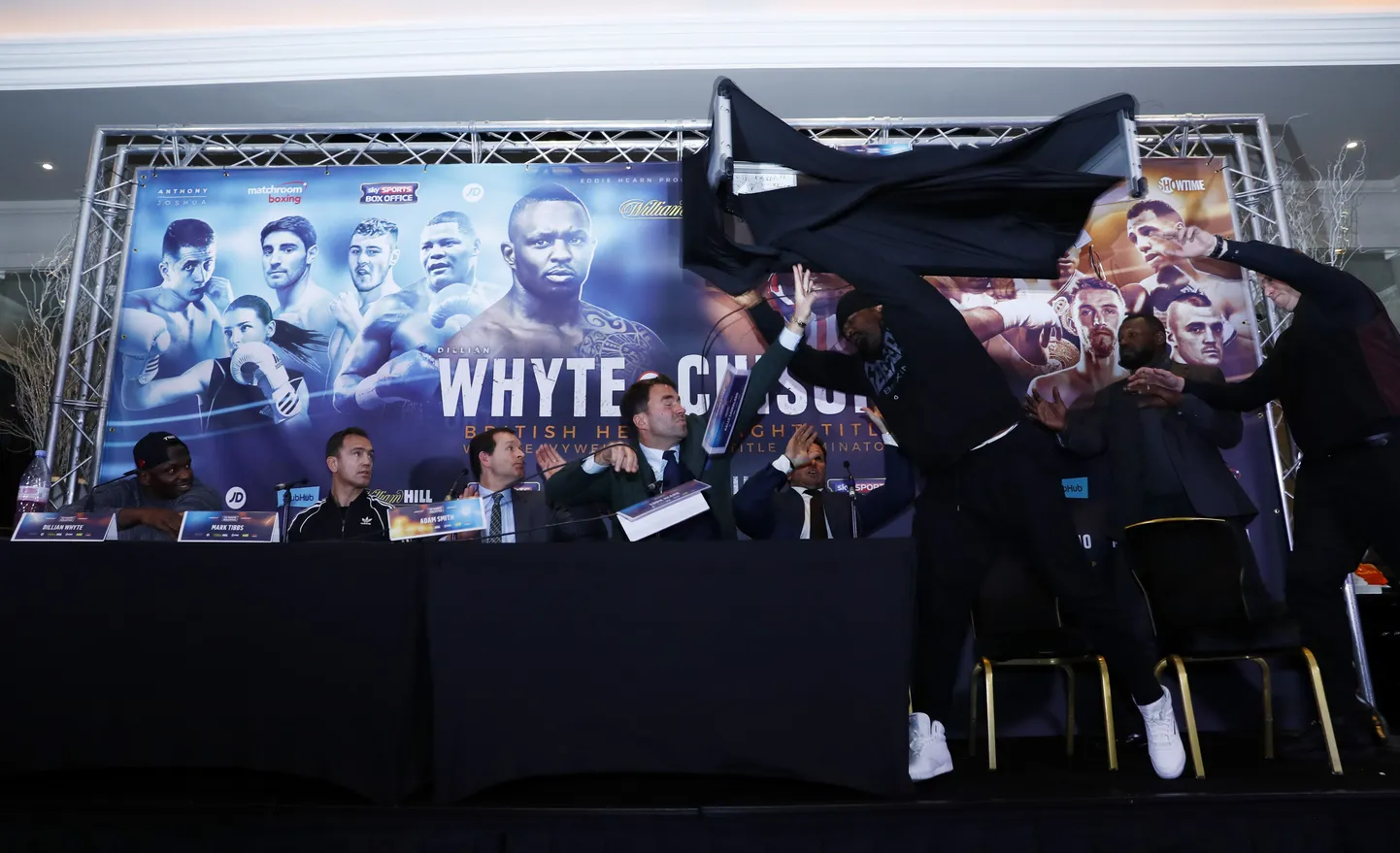 Dereck Chisora ei suutnud pead külmana hoida.