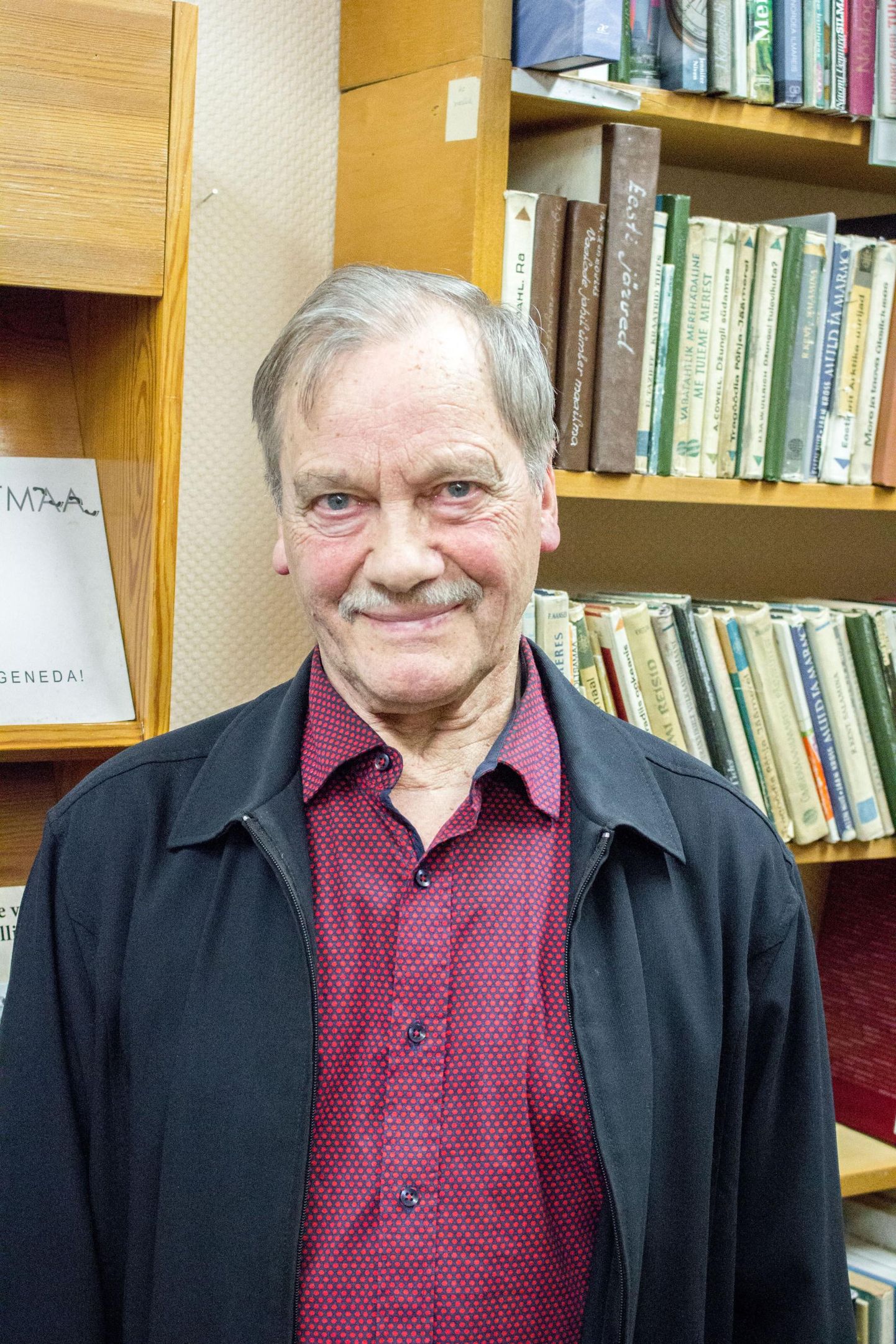 Mullu sai preemia Hummuli raamatukogu juhataja ning kirjamees Elmar Orav.