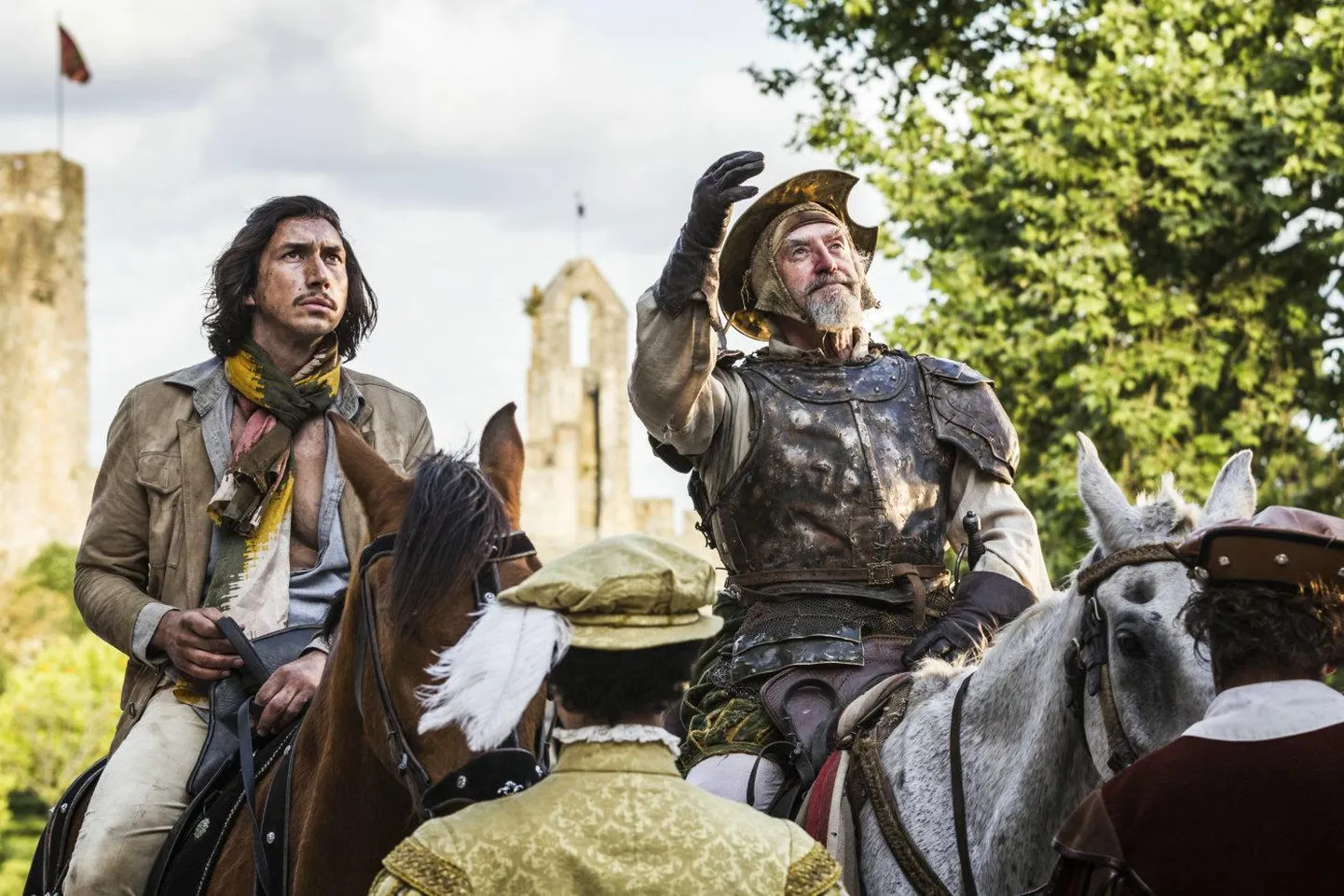 Don Quijote (Jonathan Pryce paremal) ja tema Sancho Panza (Adam Driver).