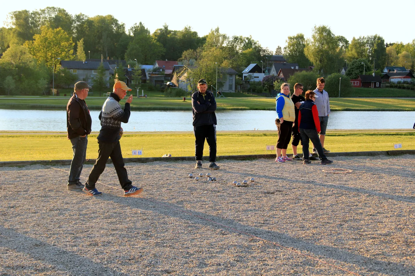 Petangivõistlused leiavad aset Pedeli ääres.