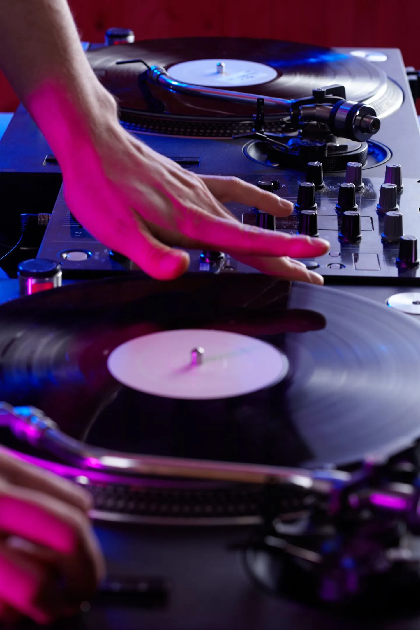 DJ. Снимок иллюстративный.