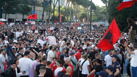 Albānijā tūkstošiem cilvēku protestē pret ar Trampa znotu saistītu kūrorta projektu