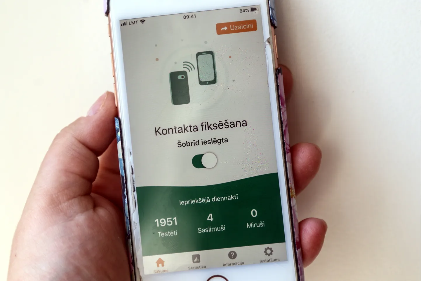 Brīvprātīgā kontaktu fiksēšanas mobilā lietotne "Apturi Covid".