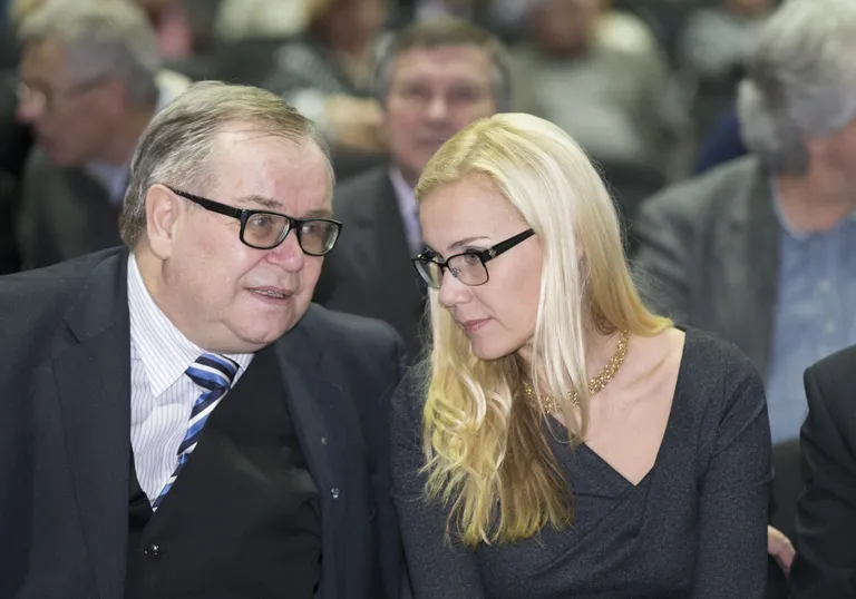 Aadu Must ja Kadri Simson Keskerakonna kongressl 29. novembril 2015. Seda pilti kasutas Savisaar oma videoklipis. Foto. Liis Treimann.