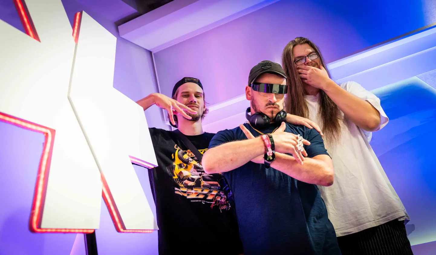 Festivāla "Summer Sound" un portāla TVNET iesildītājs Toms Samersaunds (centrā) kopā ar Grandmasteru Neonu (no kreisās) un M'Senci