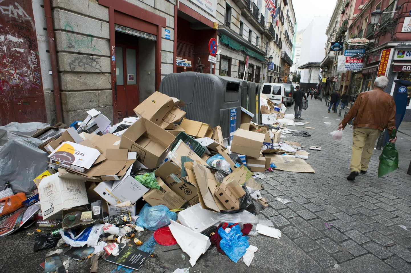 Prügikuhjadesse mattuv Madrid täna.