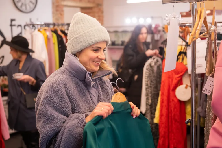 "Fashion BAR" Rīgā notiek slavenību Andele Mandele