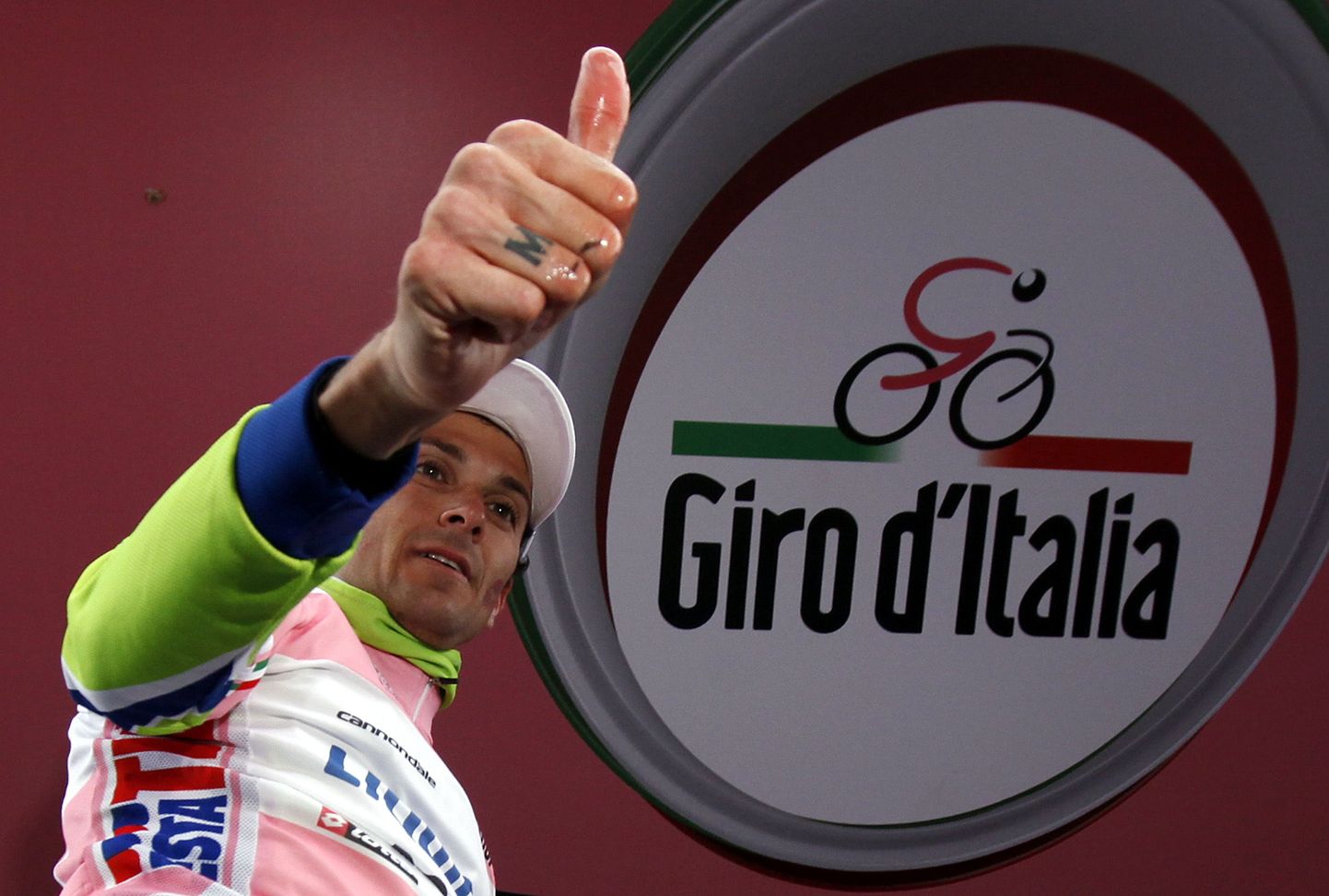 Itaallane Ivan Basso roosas liidrisärgis. Liidrisärgi värv jääb samaks.