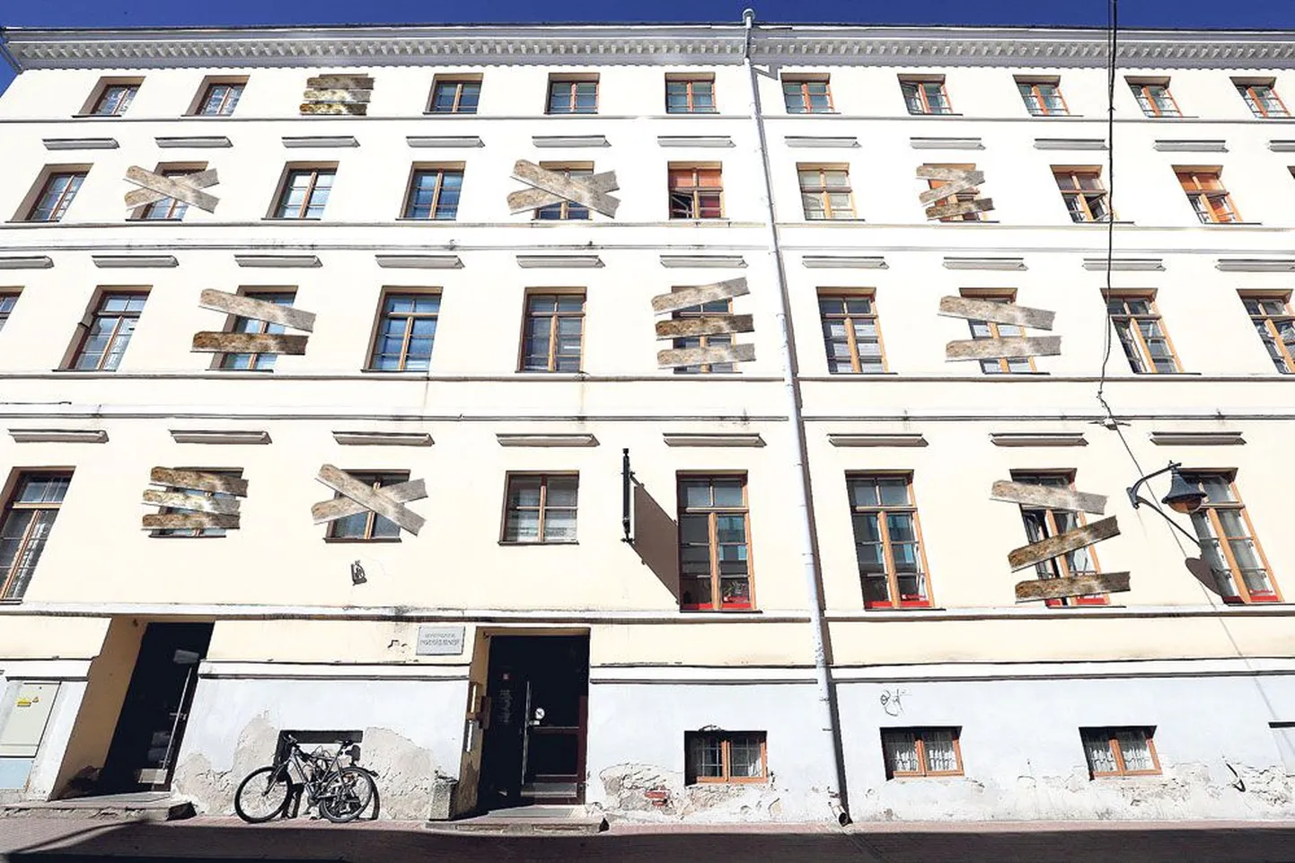 Patsiendid on juba kogunud üle 750 allkirja eriarstiabi jätkumiseks linnapolikliinikus