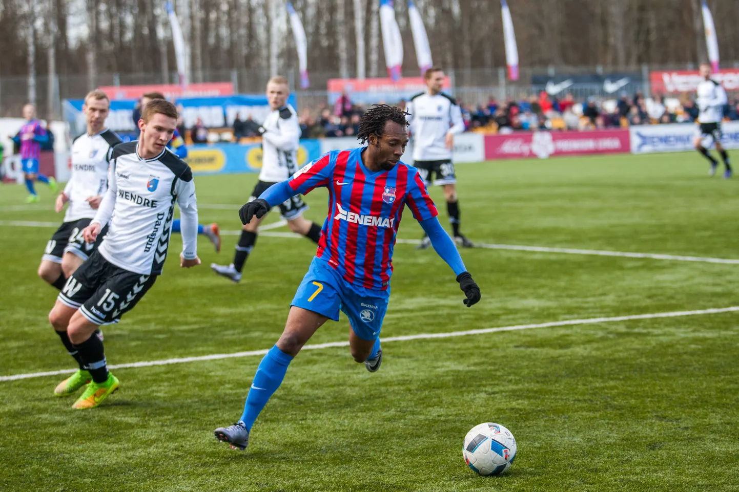 Paide linnameeskond ja Pärnu linnameeskond. Jasper Uwaegbulam.