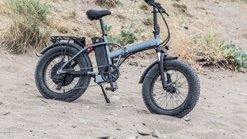 Rosina noteikt, ka no 18 gadu vecuma elektrovelosipēda vadīšanai nevajdzētu vadītāja apliecību