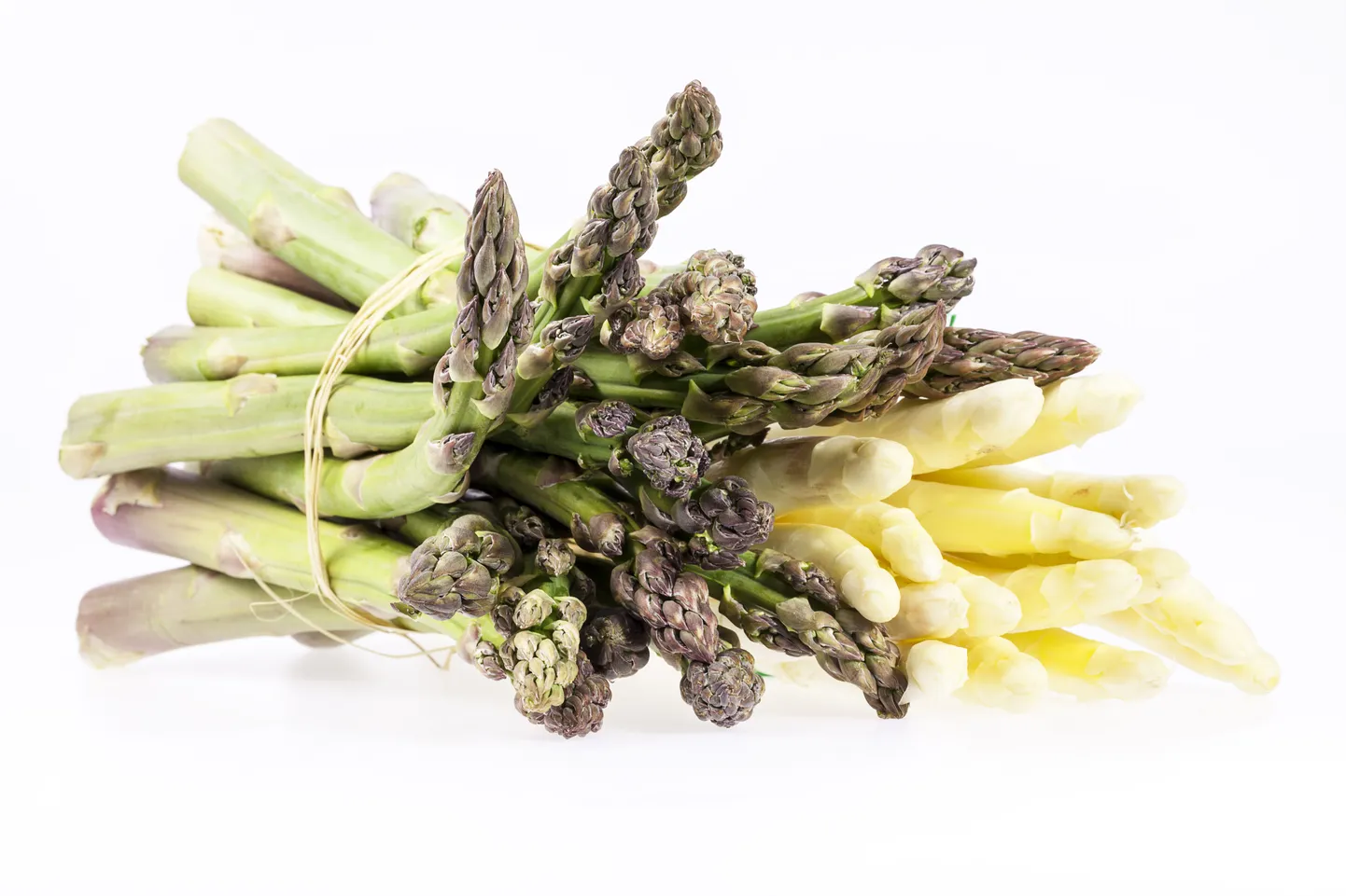 Roheline spargel on tugevama, valge õrnema maitsega.