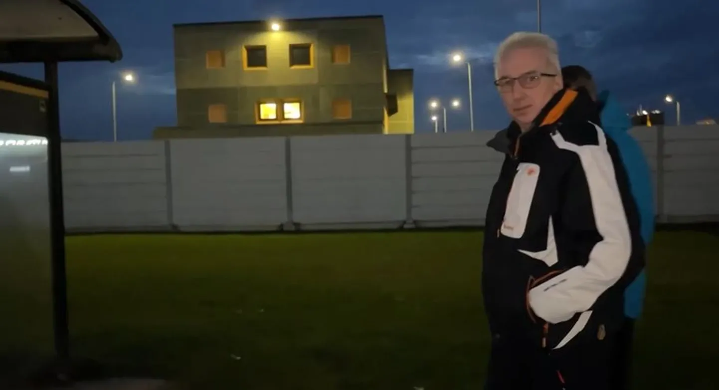 Kaziks varjas end kaamera eest ega rääkinud sõnagi.