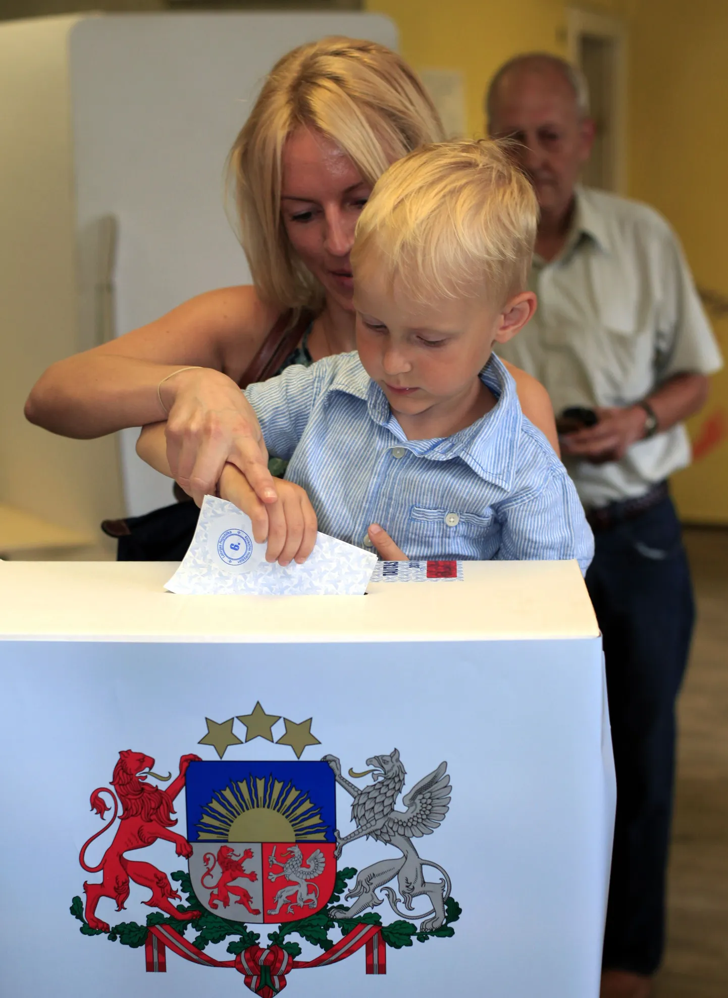 Lätlanna suvisel referendumil parlamendi laialisaatmise üle.