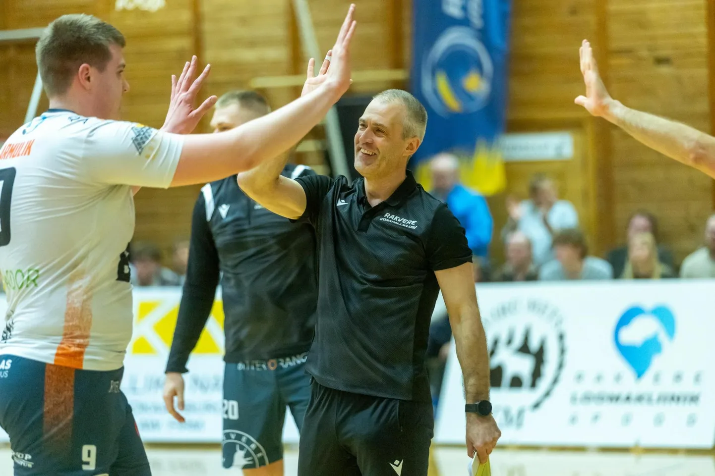 Rakvere peatreeneri Mehis Täpi hoolealused tulid raskest seisust välja ja viisid veerandfinaalseeria otsustava mänguni.