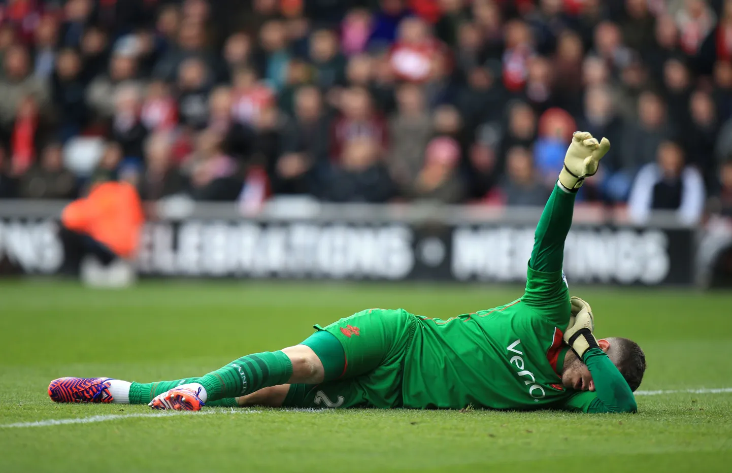 Southamptoni väravavaht Fraser Forster vigastas liigamängus Burnleyga tõsiselt põlve.