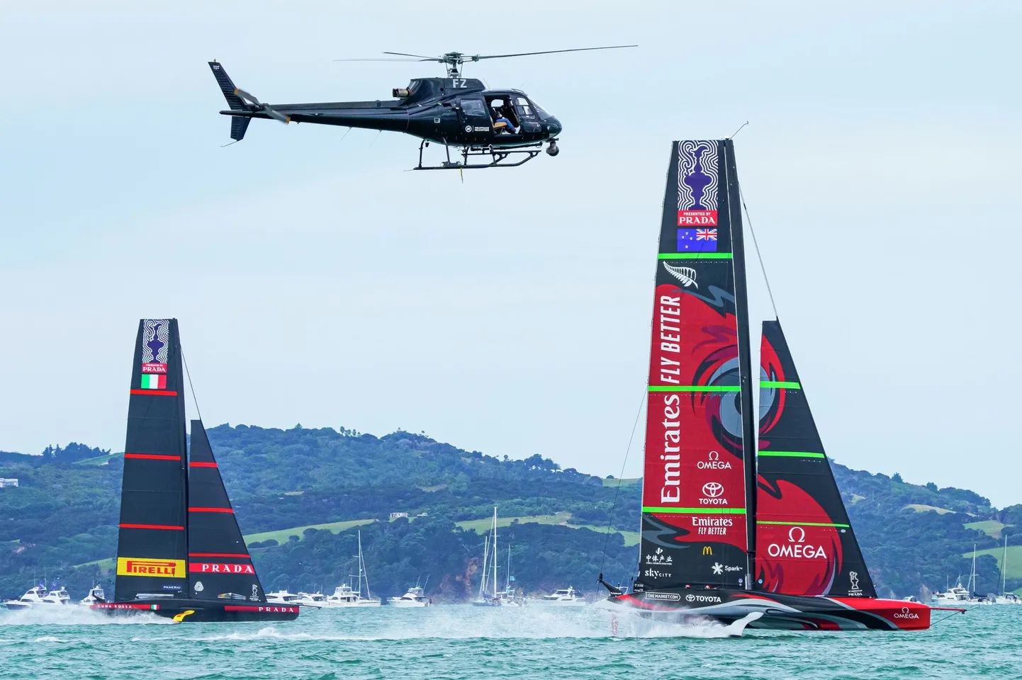 Aucklanis algasid America's Cup võistlussõidud Itaalia võistkonna Luna Rossa Prada Pirelli ja Uus-Meremaa Emirates Team New Zealand vahel.