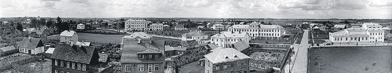 1930. aastatel arenes Petseri jõudsalt. Linna rajati palju kaasaegseid uusehitisi ja Petserist sai euroopalik väikelinn.