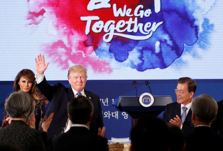 Donald Trump, Melania Trump ja Moon Jae-in