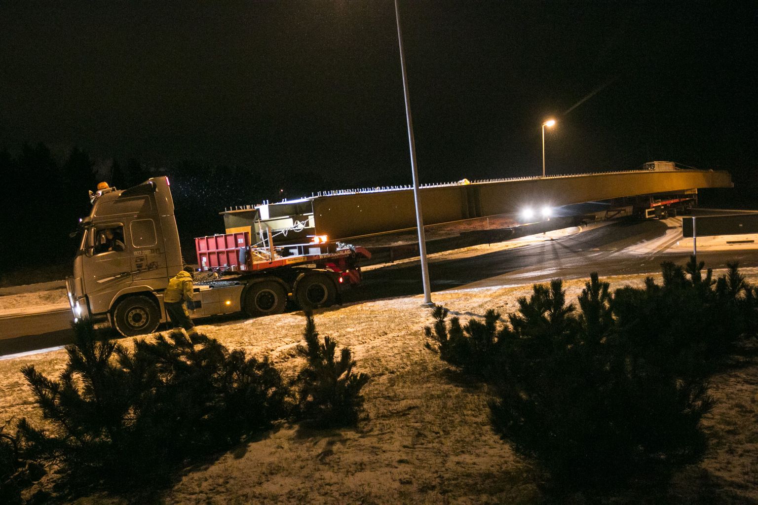 Tänavu veebruaris valmis VMT Tehastes Soome maanteeameti tellimusel kolm hiiglaslikku sillakonsooli, mid oli võimalik vaid ööhämaruses vedada.