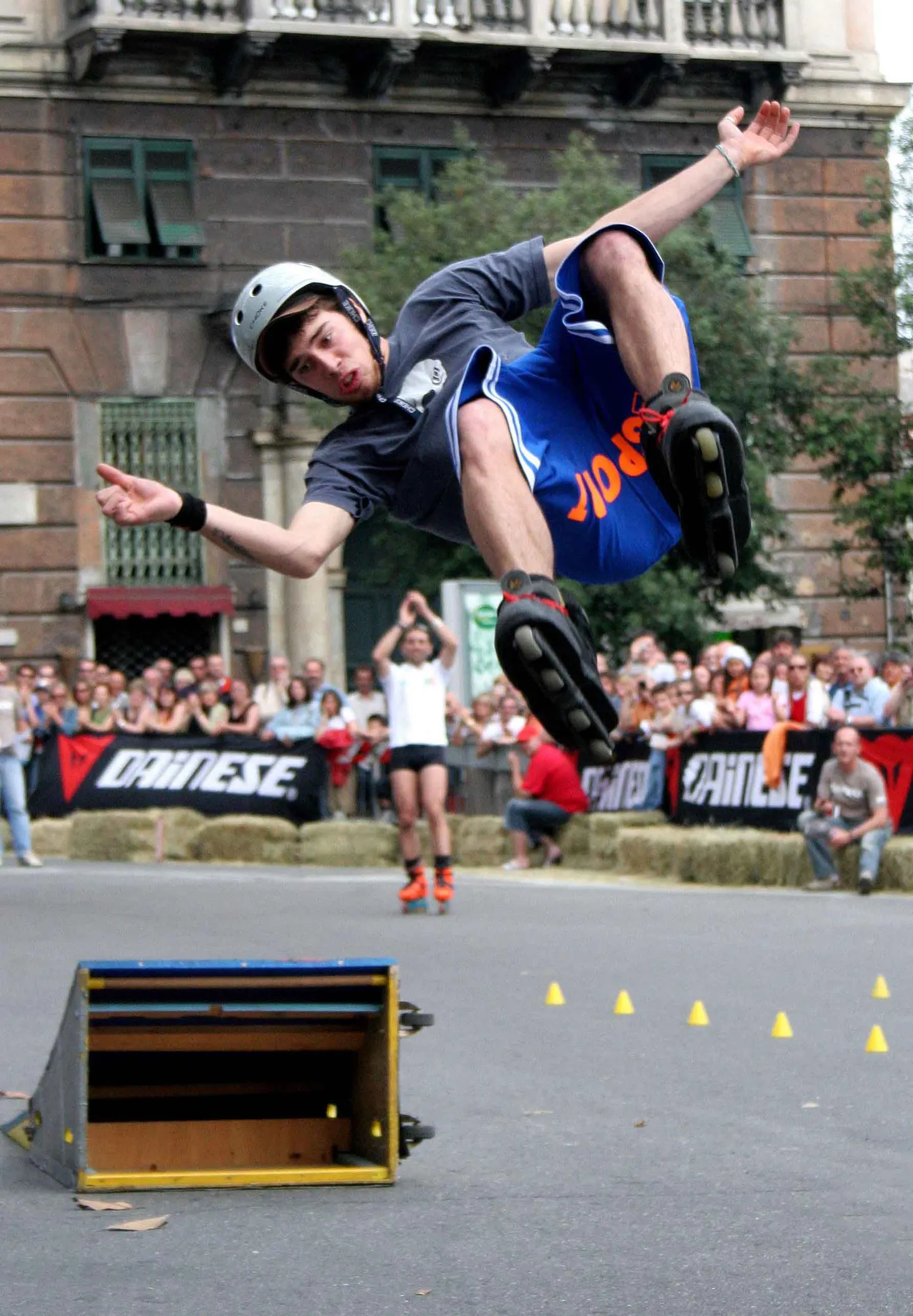 Rollerisõitja kukub pikali