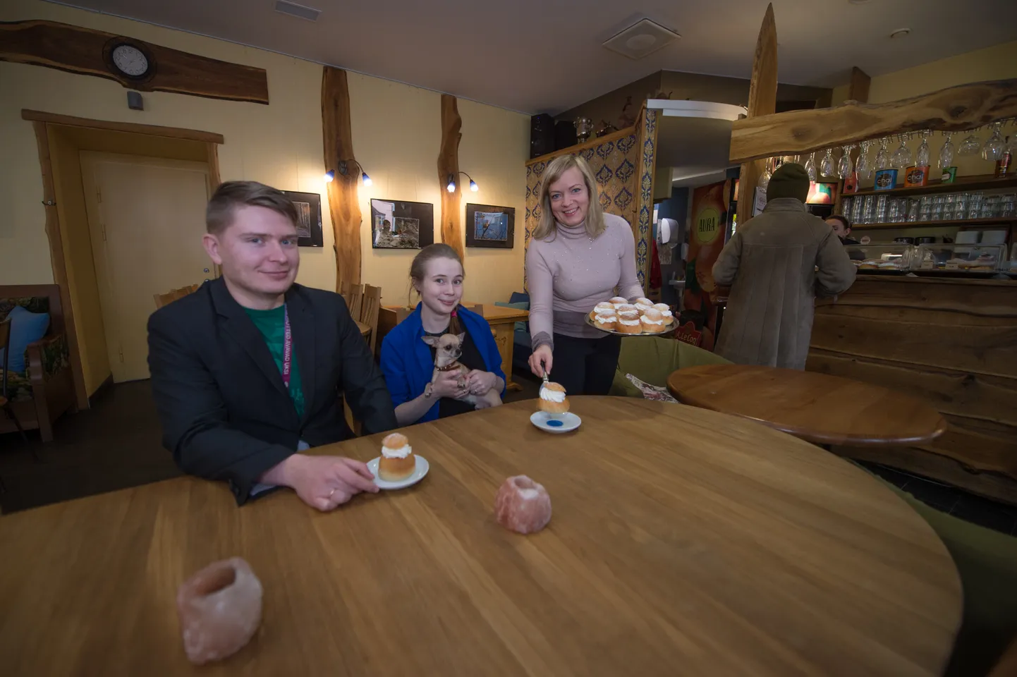 Parima teenindaja konkursi korraldajad 
Maarius ja Mai Kastemäe ning Tairi Leis on ise ka osavad teenindajad.