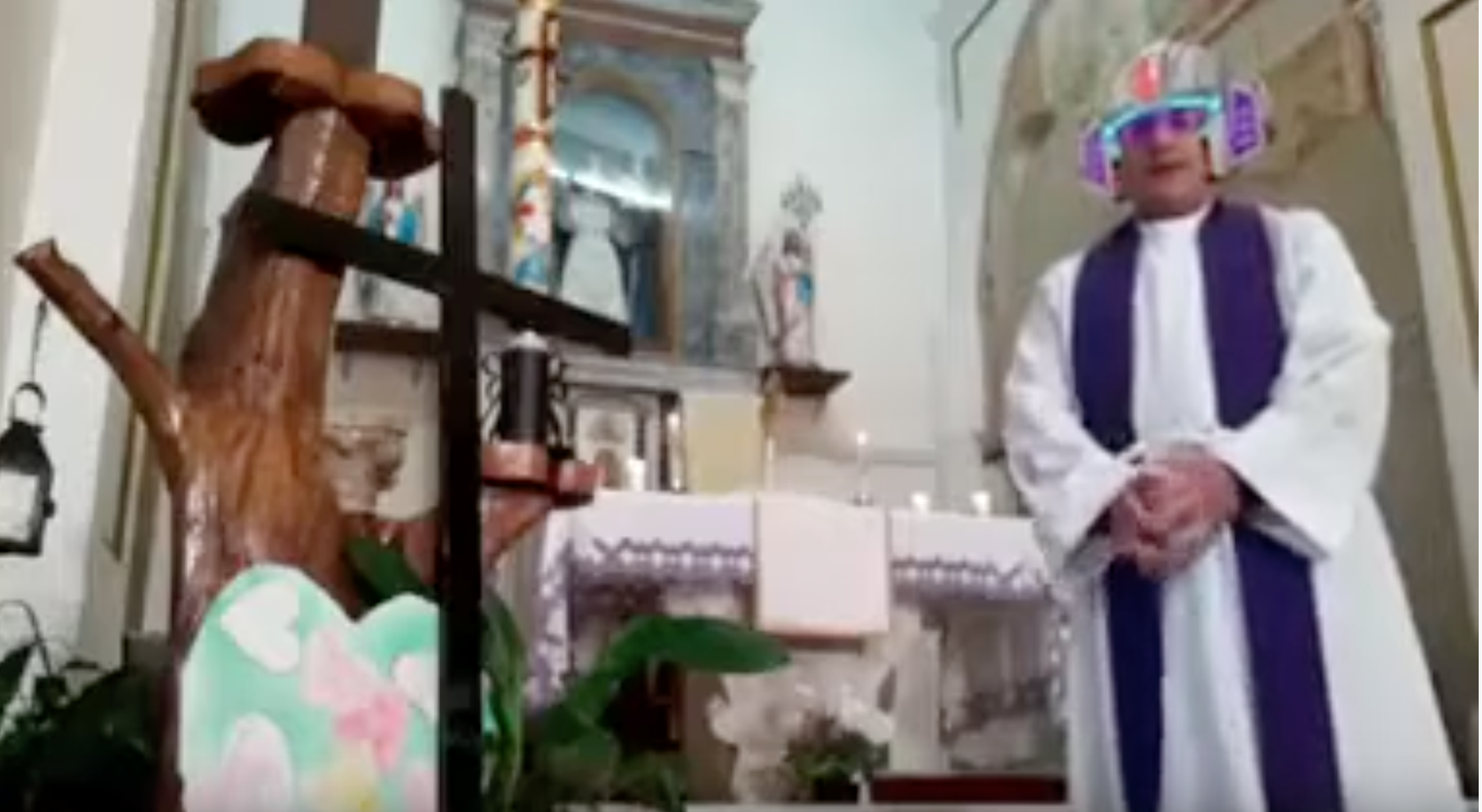 Preester Paolo Longo missast tehtud video, kus ta kogemata aktiveeris Facebooki filtrid, muutub üha populaarsemaks.