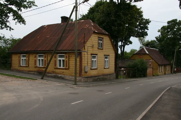 Õdusat puumaja idülli Valga Mäe tänavalt.
