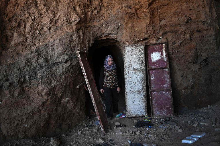 Iraagi arheoloog Layla Salih Mosulis käigu juures, mis viis iidse paleeni