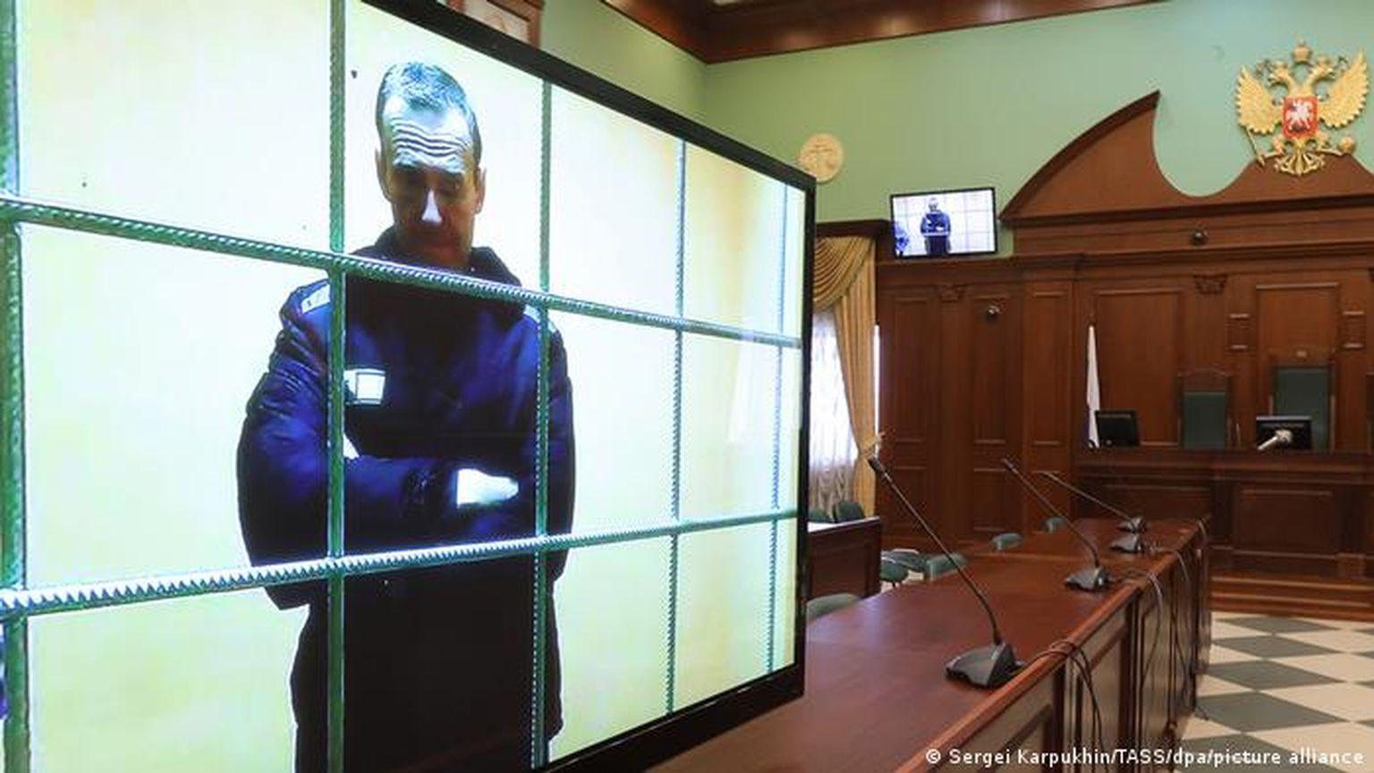 Алексей Навальный по видеосвязи в московском суде.