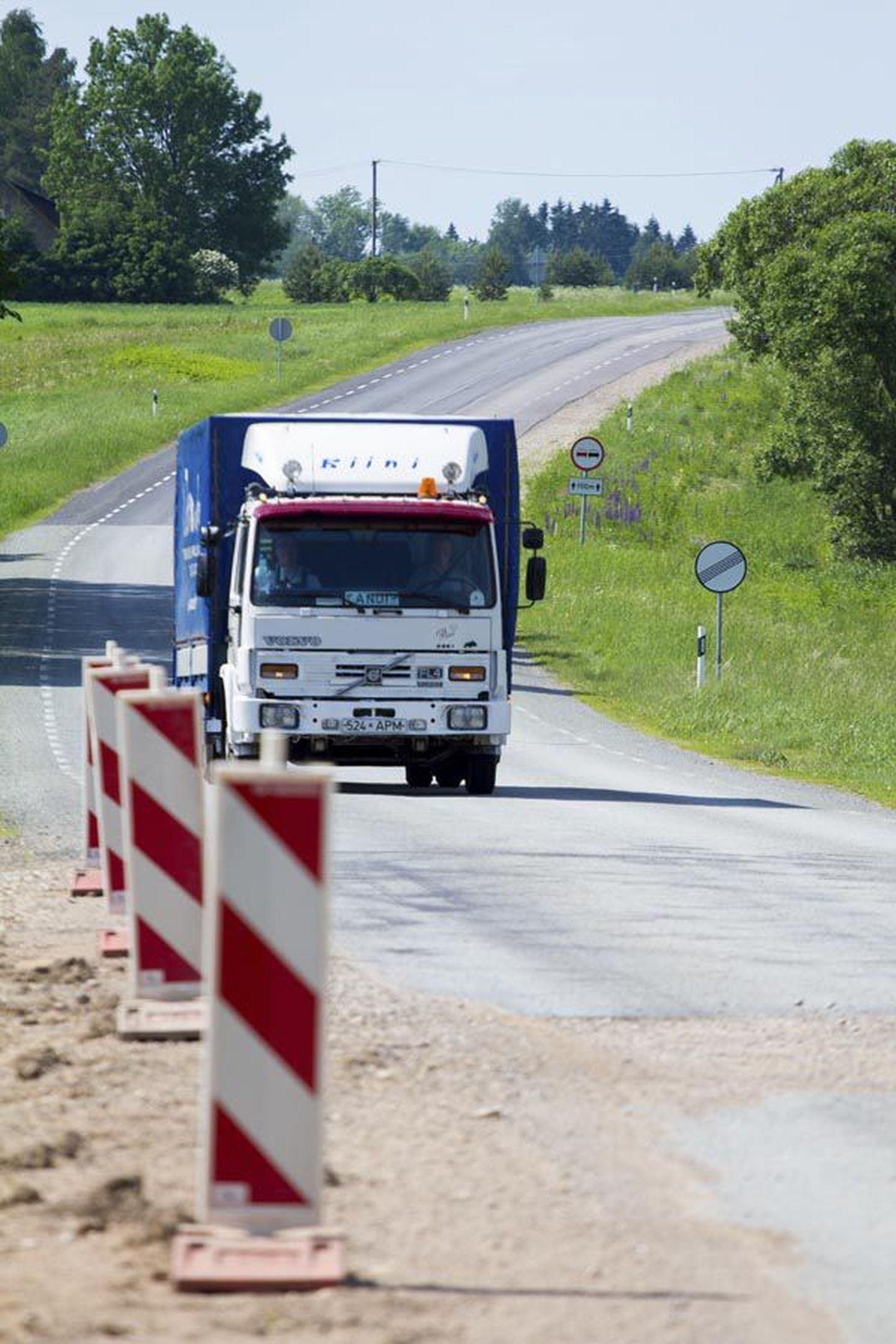 Riigimaantee number 49 Imavere–Viljandi–Karksi-Nuia teelõigul, kus 75,68. kilomeetril asub Saviaru sild, on 2012. aastal mõõdetud ööpäevaseks liiklussageduseks 1026 autot. Raskeliiklus moodustab sellest kümme protsenti.
