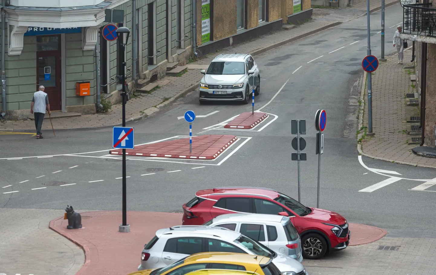 Juuli keskel muudeti Tartu ja Lossi tänava ristmikul liikluskorraldust. Nüüd sai valmis ka ohutussaar.