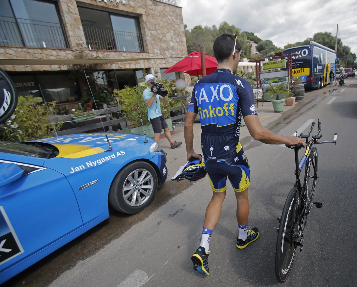 Alberto Contador treeningult lahkumas