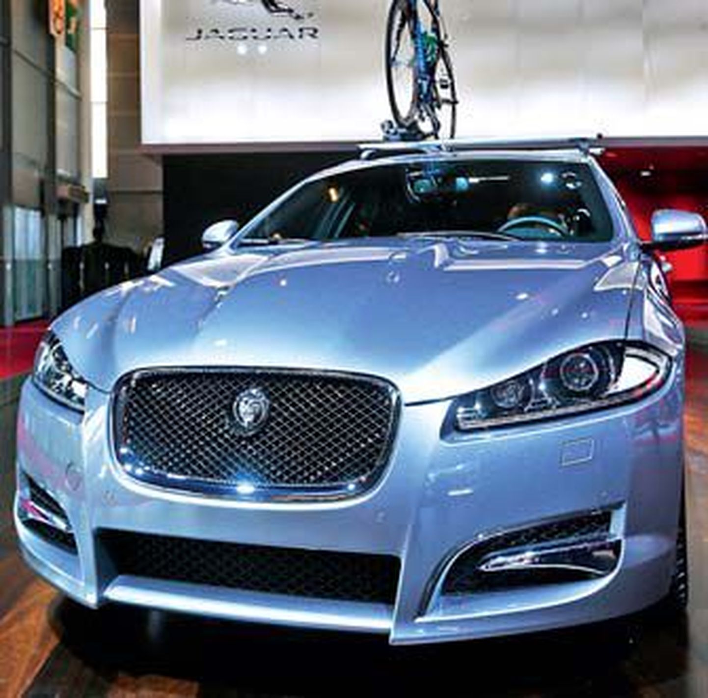 Новый Jaguar XF.