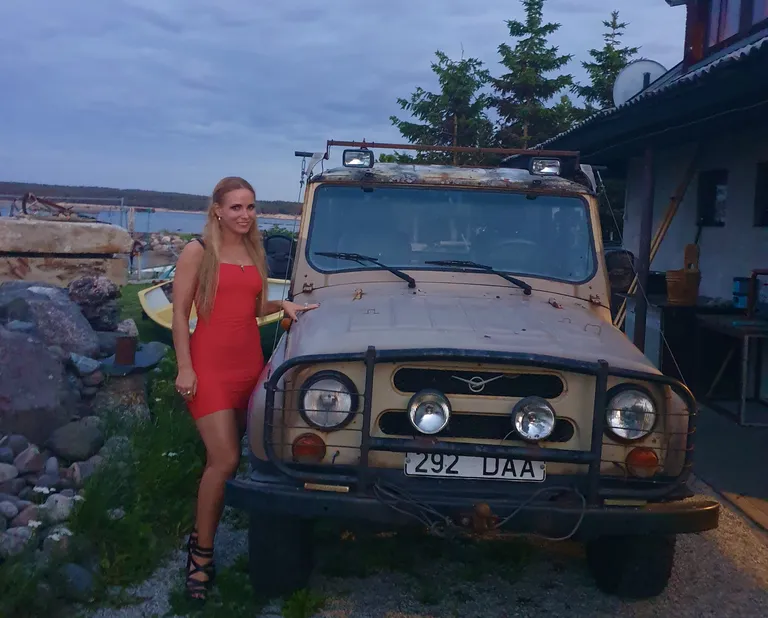 Heli Trilljärv-Rägapart säravpunases #hotmama tuubis.