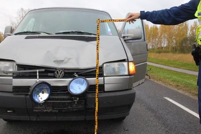 Kokkupõrkes Volkswageni väikebussiga hukkus tüdruk.
