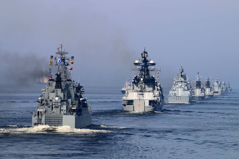 Venemaa sõjalaevad 28. juulil Peterburis mereväe paraadil