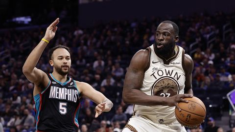 "Warriors" bez Porziņģa izrauj uzvaru pār "Grizzlies"