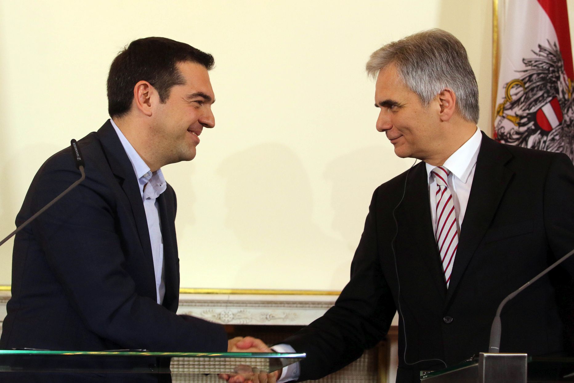 Kreeka peaminister Alexis Tsipras (vasakul) oli eile optimistlik ja ütles Viinis kohtudes Austria kantsleri Werner Faymanniga, et ta ei näe põhjust, miks Euroopa Liit ei võiks Kreeka abiprogrammi suhtes kokkuleppele jõuda.