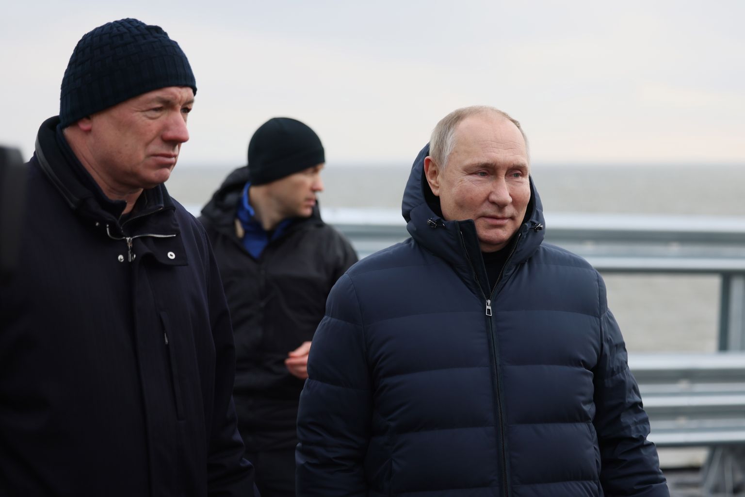 Venemaa president Vladimir Putin (paremal) ja asepeaminister Marat Khusnullin (vasakul) külastasid 5 detsembril 2022 Kertši väina silda