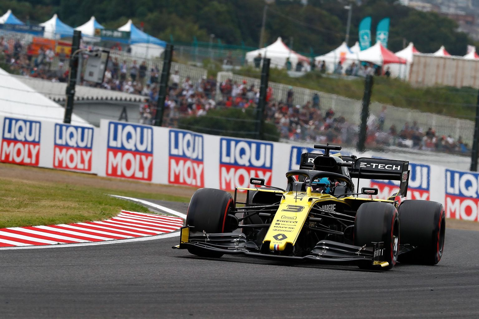 Renault meeskonna sõitja Daniel Ricciardo Jaapani etapil.