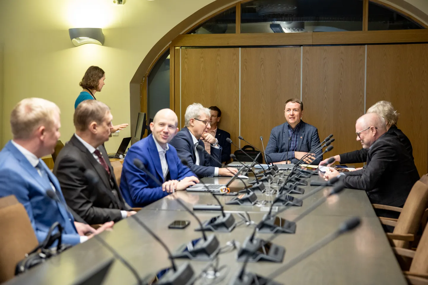 Riigikogu põhiseaduskomisjoni avalik istung perehüvitiste seaduse teemal.