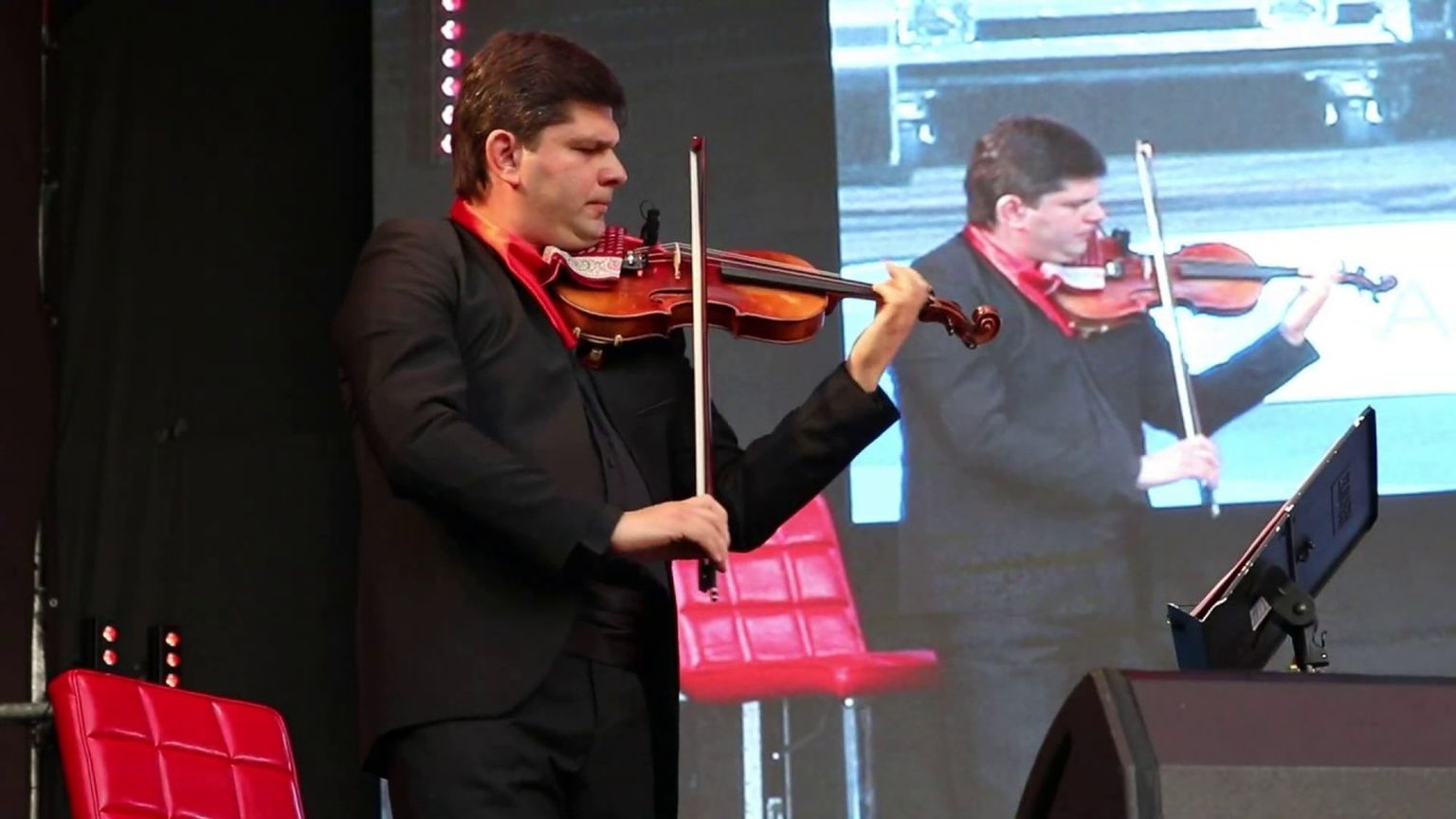 Viiuldaja Yevgeniy Kostrytskyy on võitnud mitmeid rahvusvahelisi konkursse.