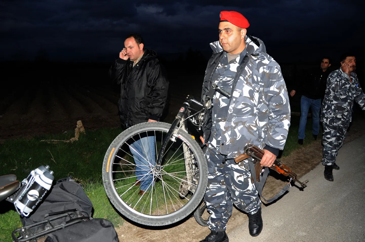 Liibanoni politseinikud eestlaste jalgratastega.