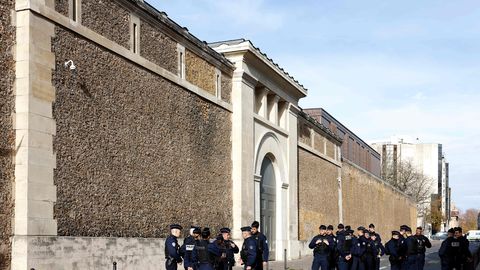 Sarkozī atbrīvos no cietuma