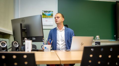 Üheksa aastat koolivägivalla all kannatanud Janno naasis õpetajana kooli, mis talle elu tagasi andis